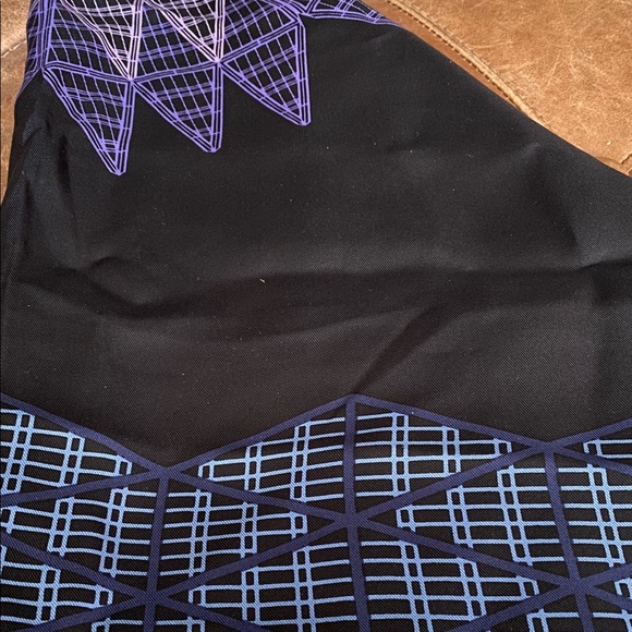 Special Edition Nicole Miller Silk Scarf/Wrap - Picture 4 of 7